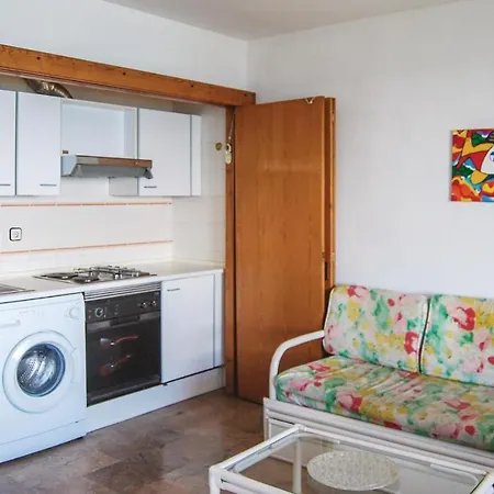 2 Bedroom Cozy In アパート